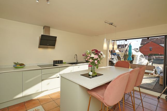 19, Newlyn Way, Portsmouth photo 3