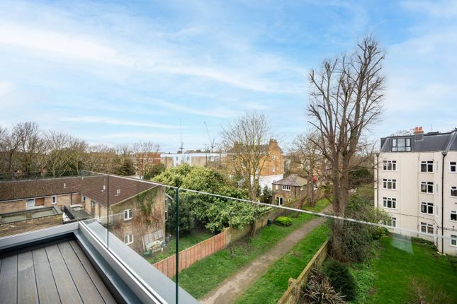 Property for sale in Kings Avenue, Clapham Park