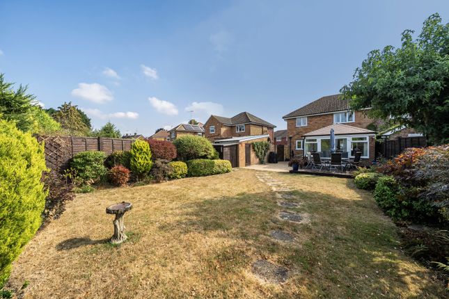 67, Woodside Crescent, Horley photo 2