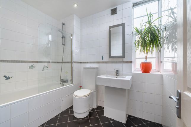 Flat for sale in College Crescent, London