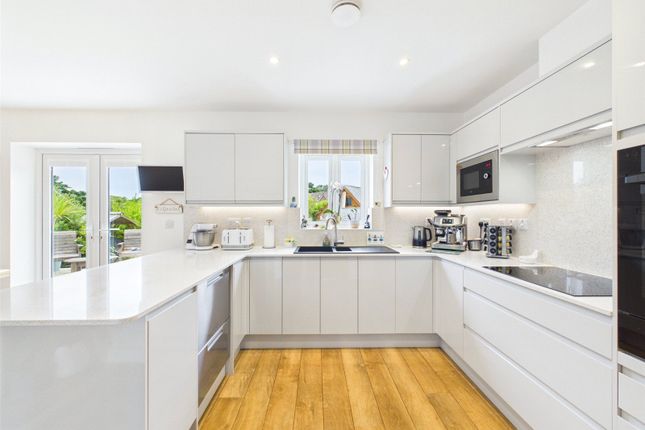 8, Starling Close, Camelford photo 3