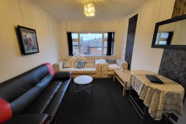 94a, Hyrstlands Road, Batley photo 3