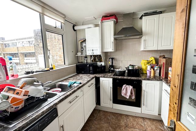 208, Brockles Mead, Harlow photo 2