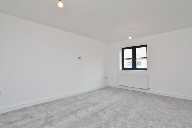 1, Smiths Court, Didcot photo 4