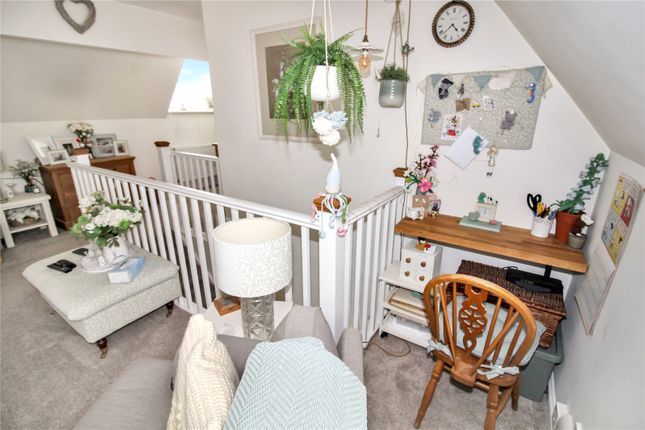 39, Pennine Way, Swindon photo 4