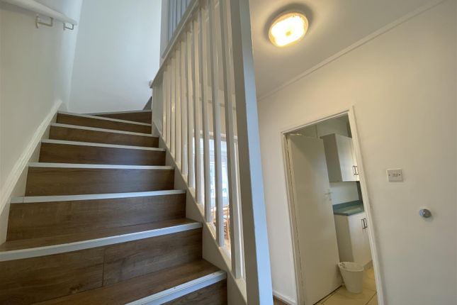 Stoford Close, London photo 4