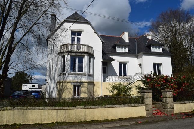 Detached house for sale in 22340 Maël-Carhaix, Côtes-D'armor, Brittany, France