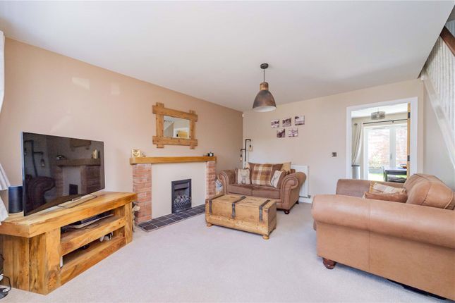 17, Castle Gardens, Telford photo 2