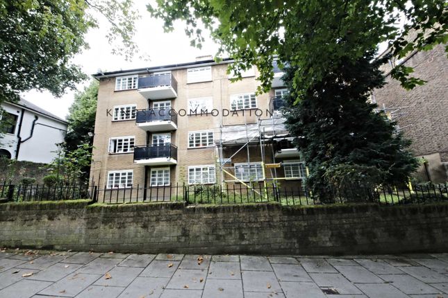Flat to rent in Camberwell Grove, London