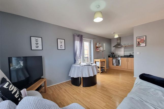 267 Longacres, Bridgend photo 3