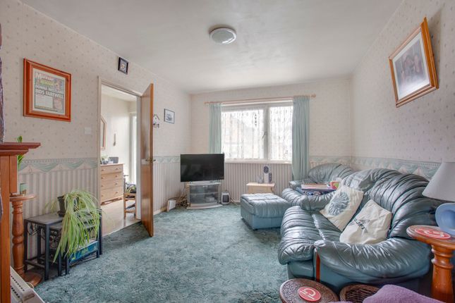 End terrace house for sale in Birfield Road, Loudwater