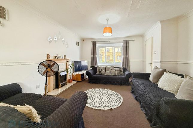 24, Pilots Way, Hull photo 3