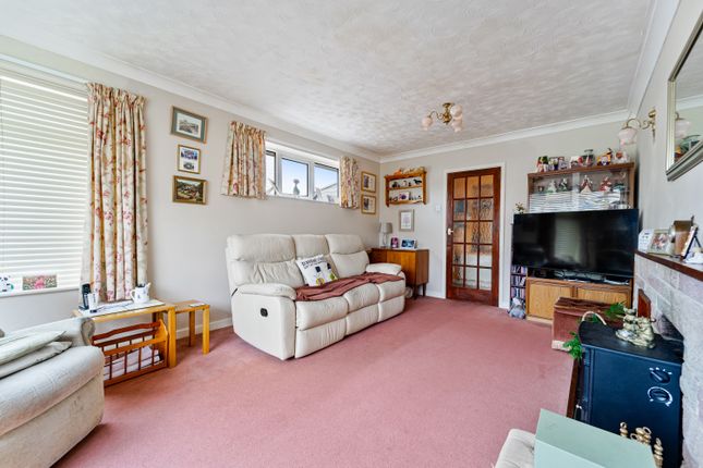 18 St. Davids Close, Worlebury, Weston s Mare photo 4
