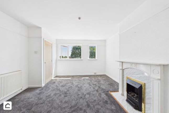 17, Featherstone, Lingfield photo 3