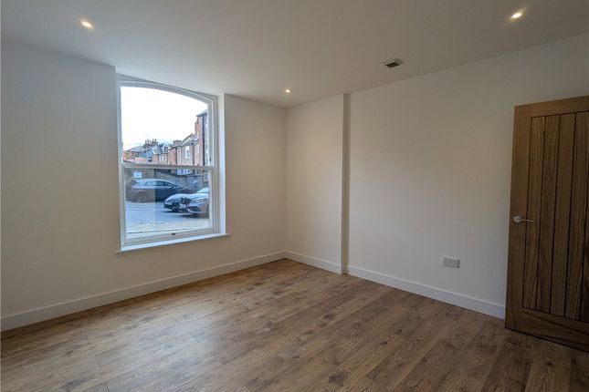 Flat 2,, Westgate Chambers, Winchester photo 4