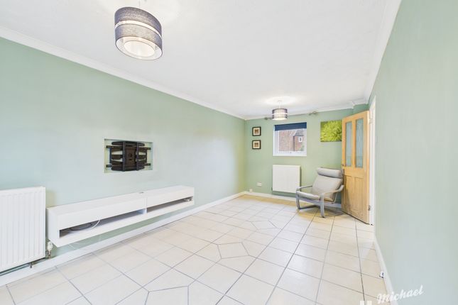 139 Meadow Way, Leighton Buzzard photo 3