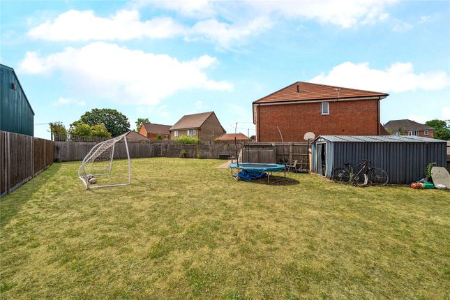 71, Clockbarn Way, Surrey photo 3