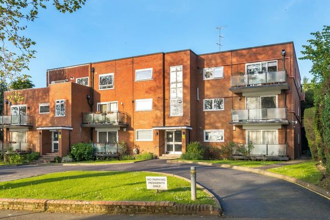 Thumbnail Flat for sale in Dollis Avenue, Finchley