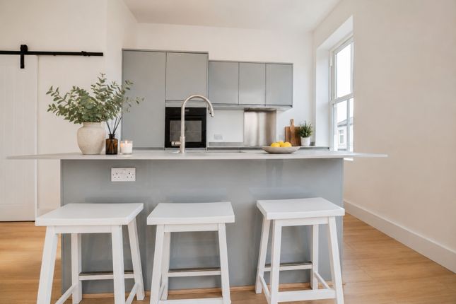 Flat 2, 3a, Amber Street, Saltburn-By-The-Sea photo 2