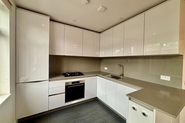 Leeside Crescent, London photo 5