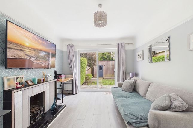 101 Mount Park Road, Pinner photo 2