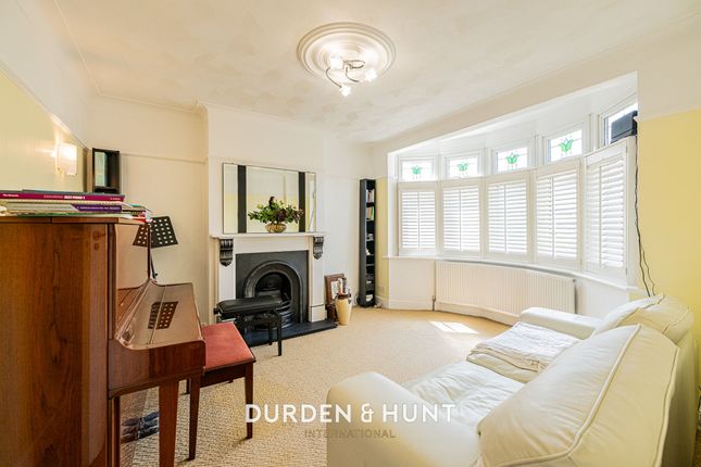 20 Barley Lane, Ilford photo 2