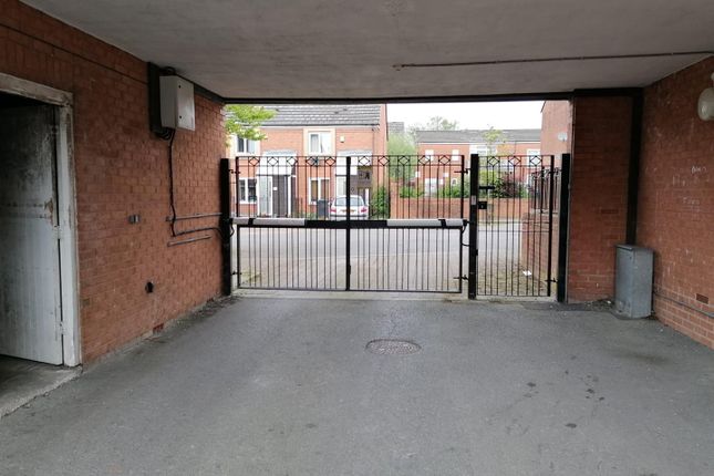 Apartment 9, Fairbourne Court, Fairbourne Walk, Oldham photo 4
