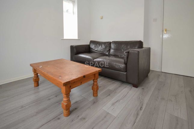 2, Hazel Crescent, Reading photo 5