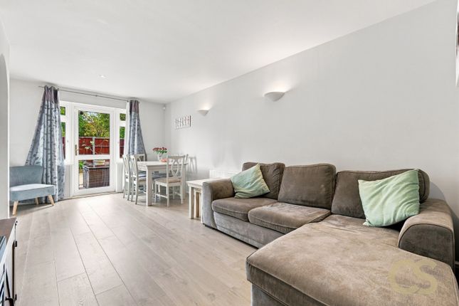 23 Welsummer Way, Cheshunt, Hertfordshire photo 2