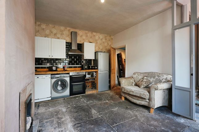 13, William Henry Street, Brighouse photo 3