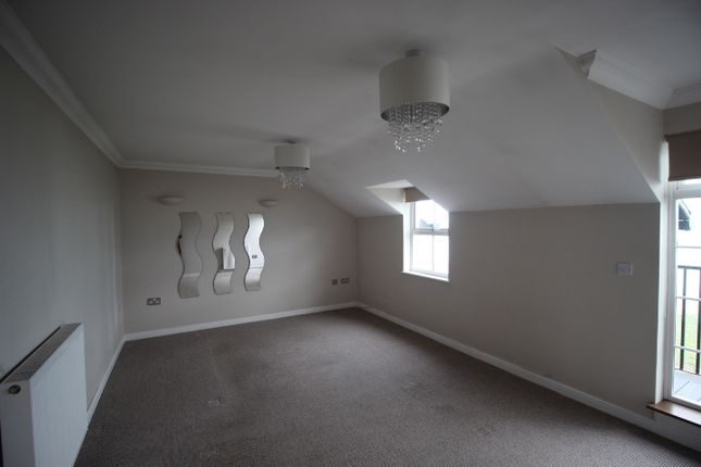 Flat to rent in 28 Admiralty Way, Eastbourne