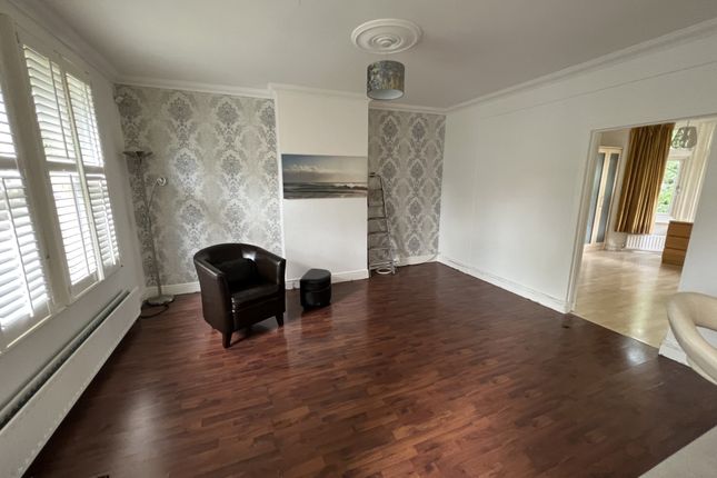 Flat to rent in London Road, Luton