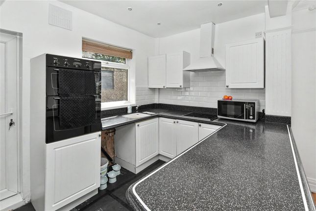 18, Harehills Park Avenue, Leeds photo 3