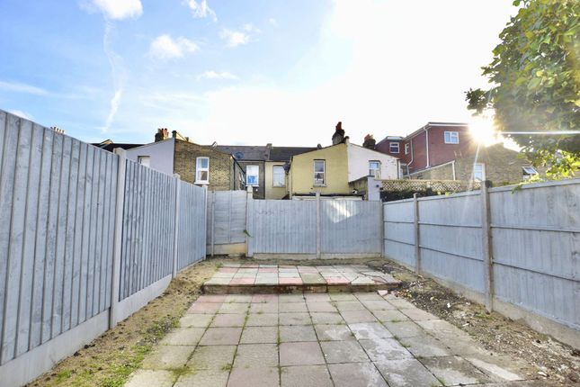 45 Chaucer Road, London photo 4