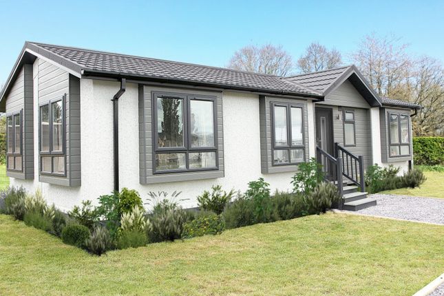 2-bed caravan on 44 Court Farm Park, Tithepit Shaw Lane, Warlingham, £270,000
