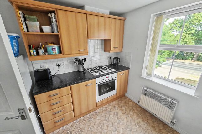 28 Elvaston Court, Grantham photo 3