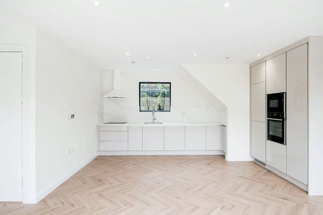 Gaynes Hill Road, WOODFORD GREEN photo 4