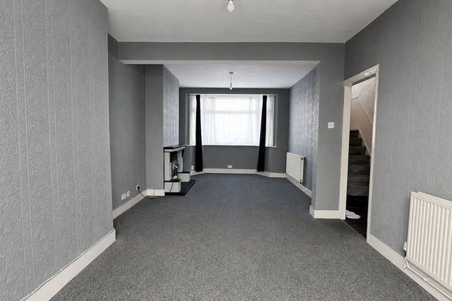 1, Lessington Avenue, Romford photo 4