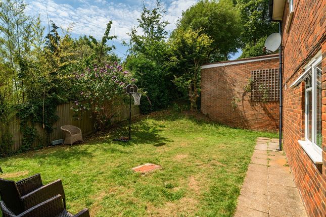 7, Martens Place, Farncombe photo 4