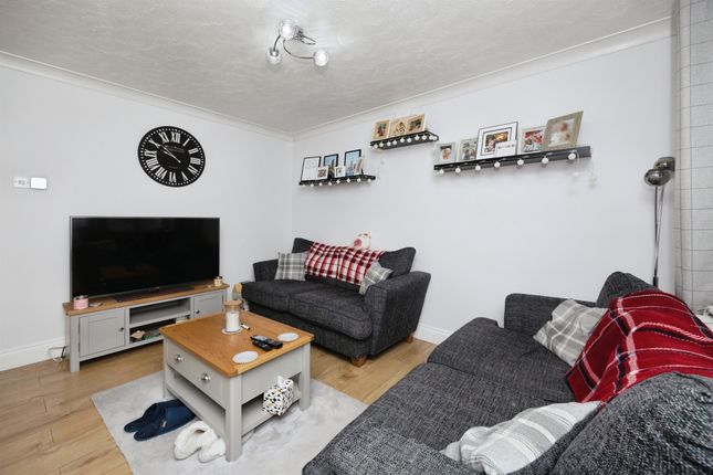 10, Newbury Close, Folkestone photo 2