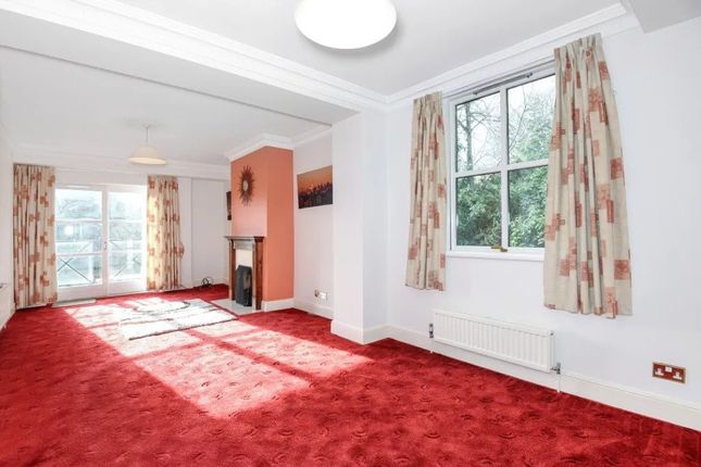 Flat, Highlawn Hall, Sudbury Hill, HARROW photo 4