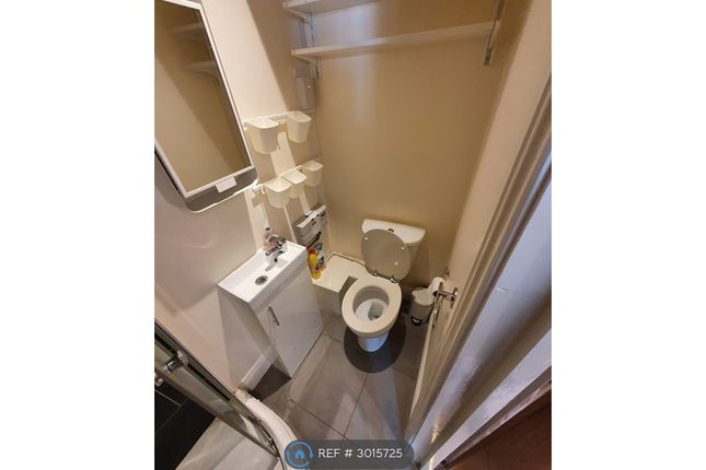 Room D, A High Road Willesden, London photo 5