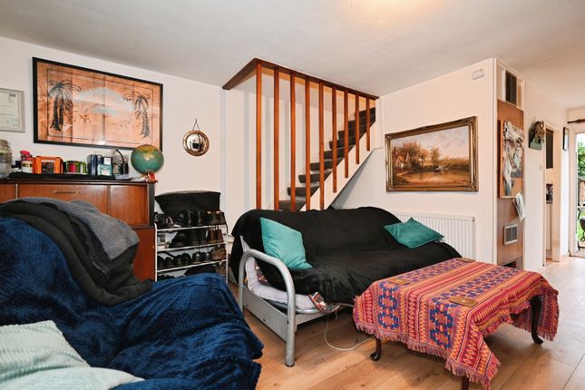 23, Blagrove Drive, Wokingham photo 4