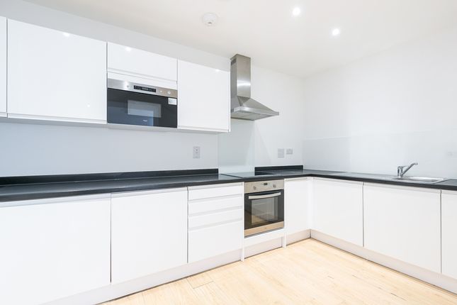 Thumbnail Flat to rent in Canterbury House, Sydenham Road, East Croydon