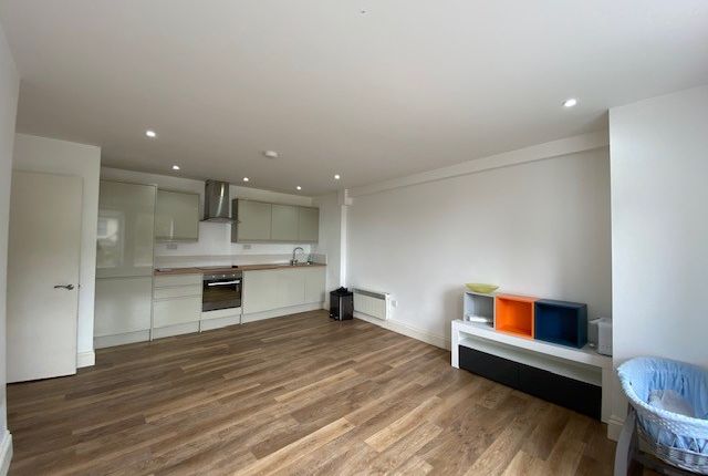10 The Peninsula, Aylesbury photo 3