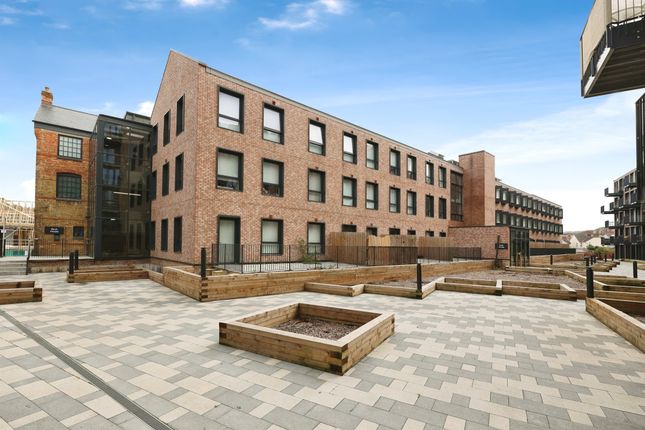 1-bed flat on Flat 59, Birch House, Leigh Street, High Wycombe, £210,000