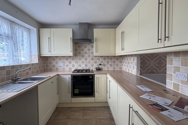 80, Colingsmead, Swindon photo 3