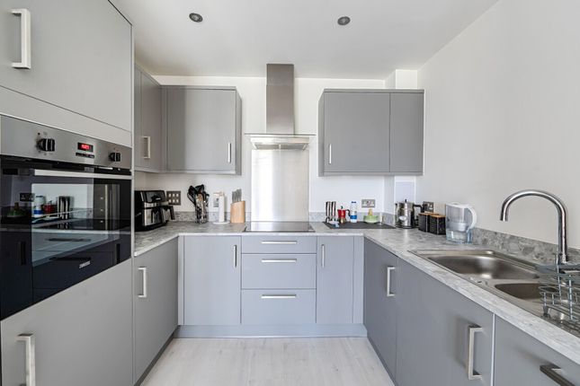 12 Frogley Park, Barking photo 4