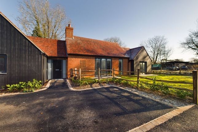 Thumbnail Bungalow to rent in Woodmansterne Street, Banstead