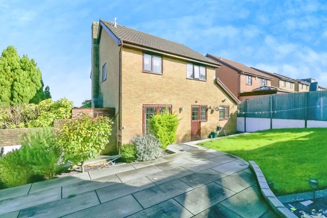 18, Minster Close, Barry photo 3